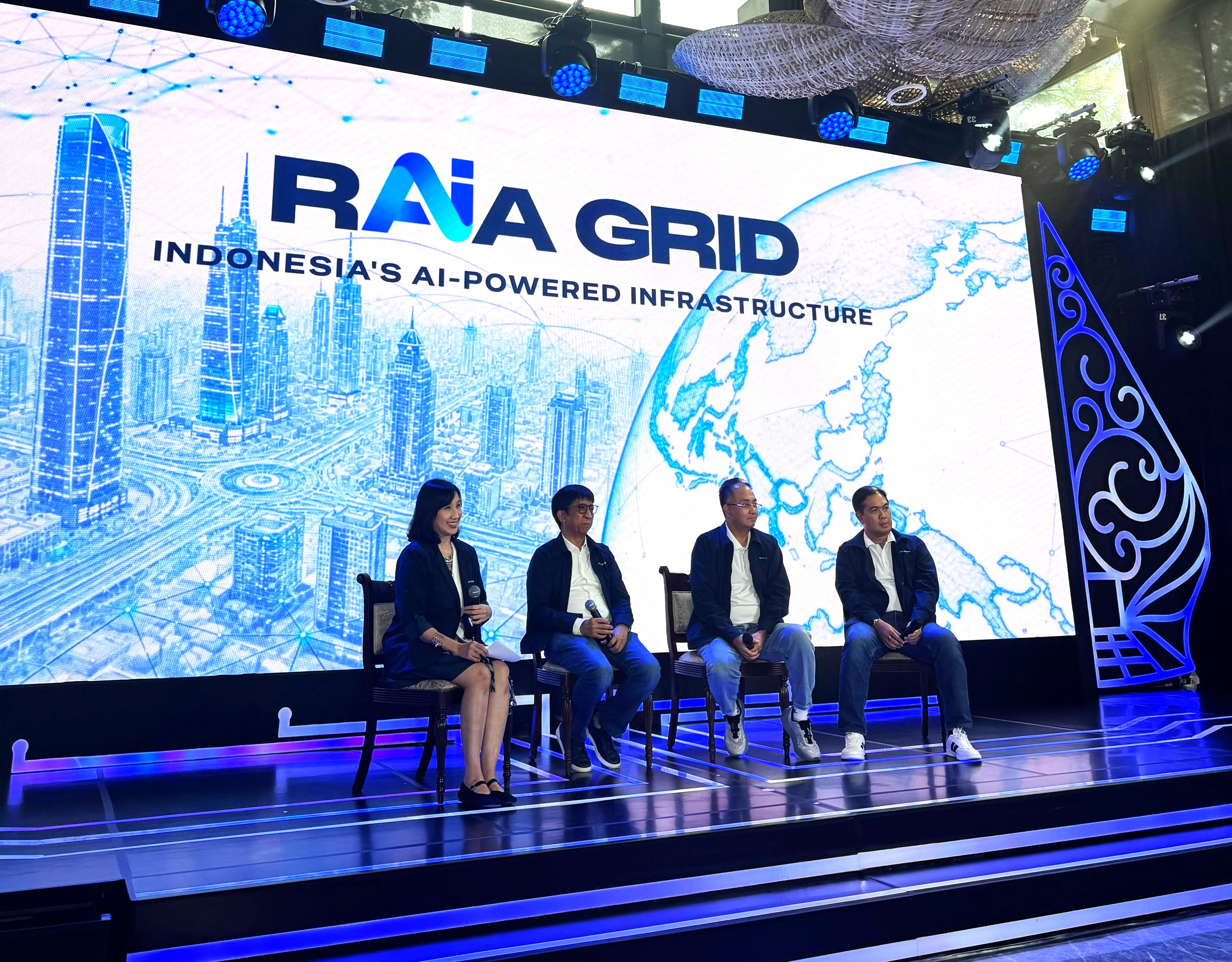 Vikram Sinha, President Director and Chief Executive Officer of Indosat Ooredoo Hutchison, and Aryo Djojohadikusumo, Deputy CEO and COO of Arsari Group